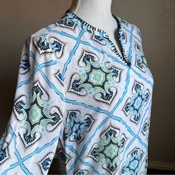 Chico’s Tiled Medallion Split Neck Tunic 0 (US4) Blue Angel and White - Picture 6 of 16